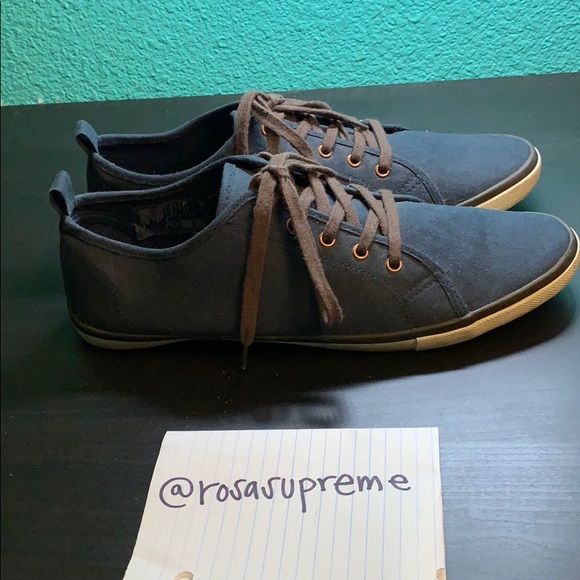 Men’s Casual Shoes - Picture 2 of 3